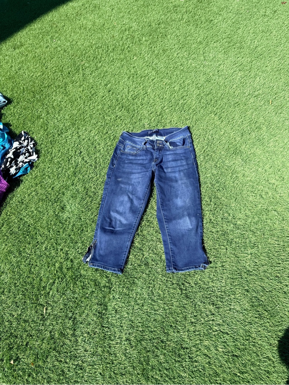 Women's Dark Blue Cropped Jeans - Mid-Rise Stretch